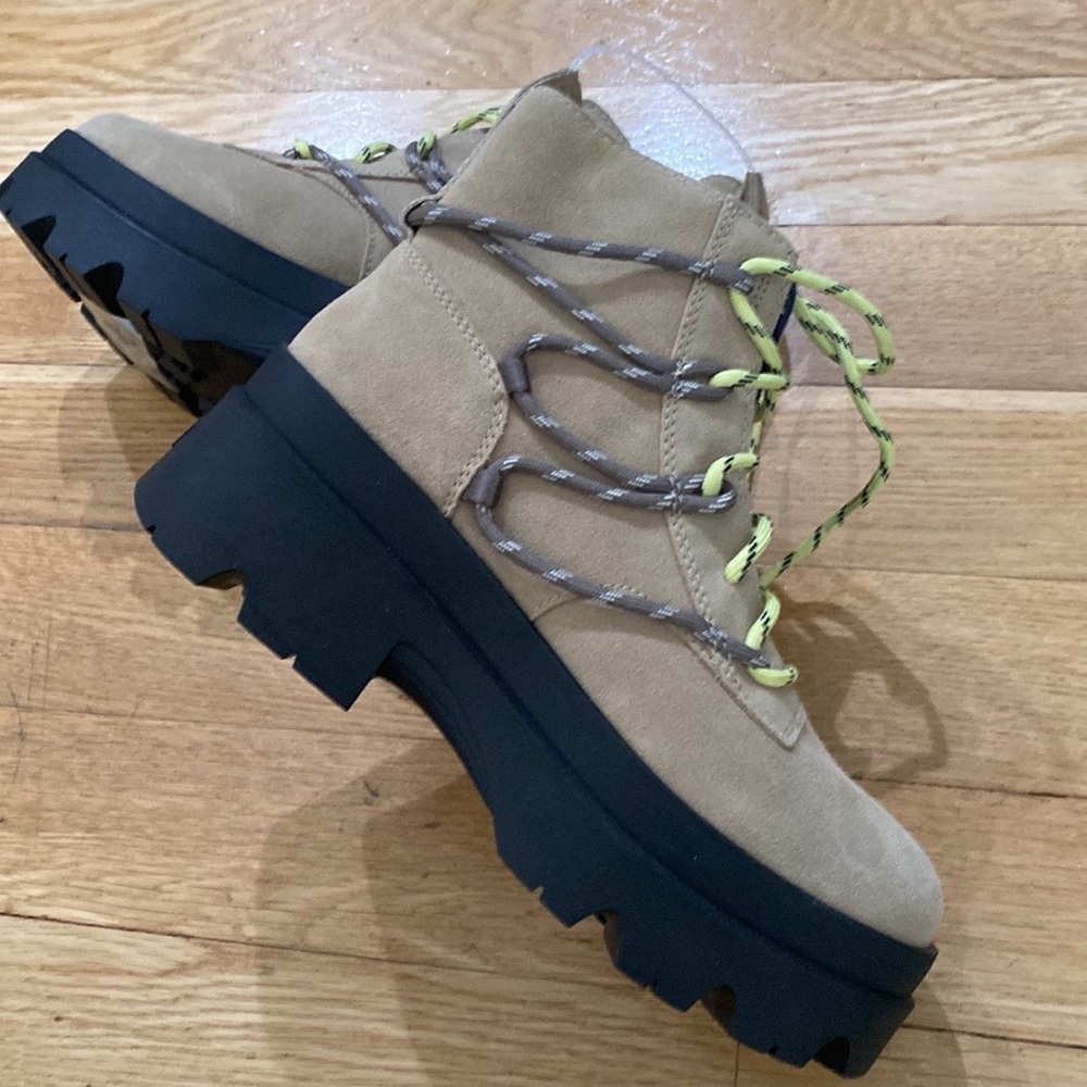 New Ugg Womens Brisbane Lace up waterproof boots.$220